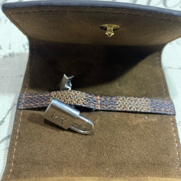 Louis Vuitton Lock Cufflink - Picture 5 of 6
